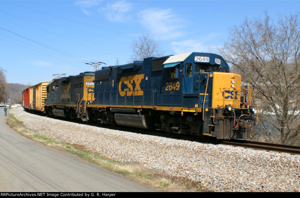 812 - H744 local with 2649 eastbound past the dam