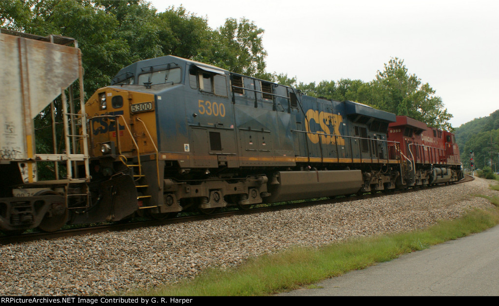 CSX 5300 trails on CSX CBR K08810.  west End Reusens