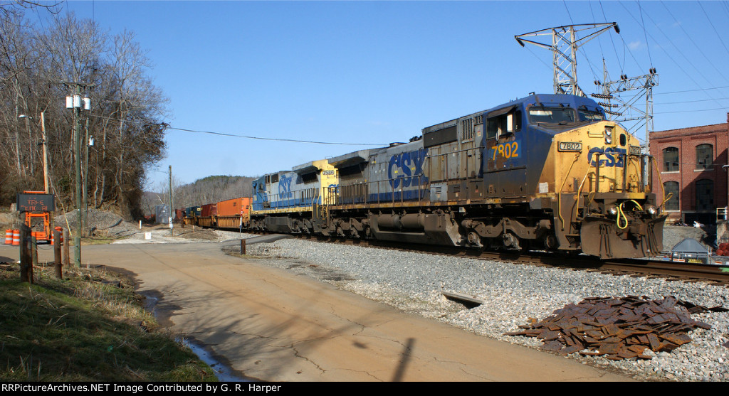 Q13617 eastbound at the crossing to the power plant