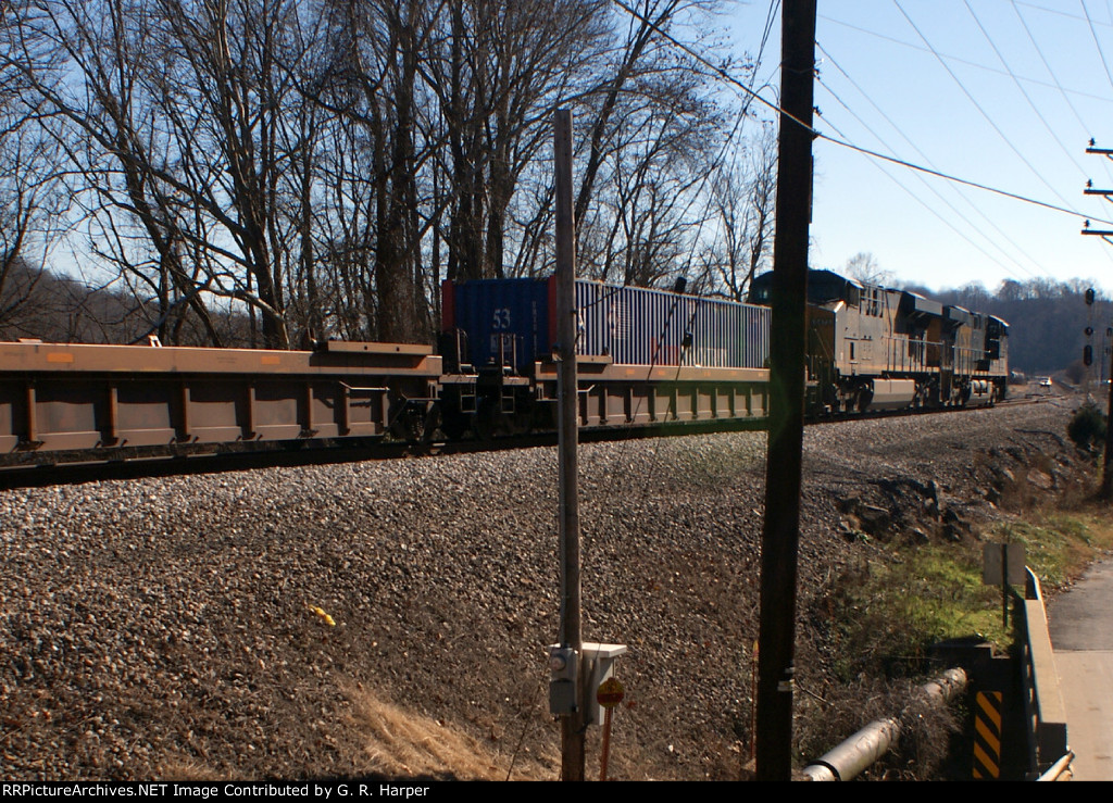 661 - Q136 approaches the w.e. Reusens.  Track inspector in siding waiting to go west.  Nice way to spend Thanksgiving Day, huh?