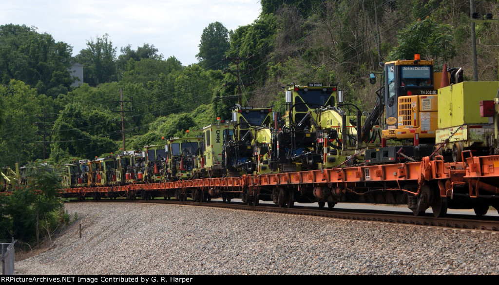 635 - the rear of the W03627 is in sight