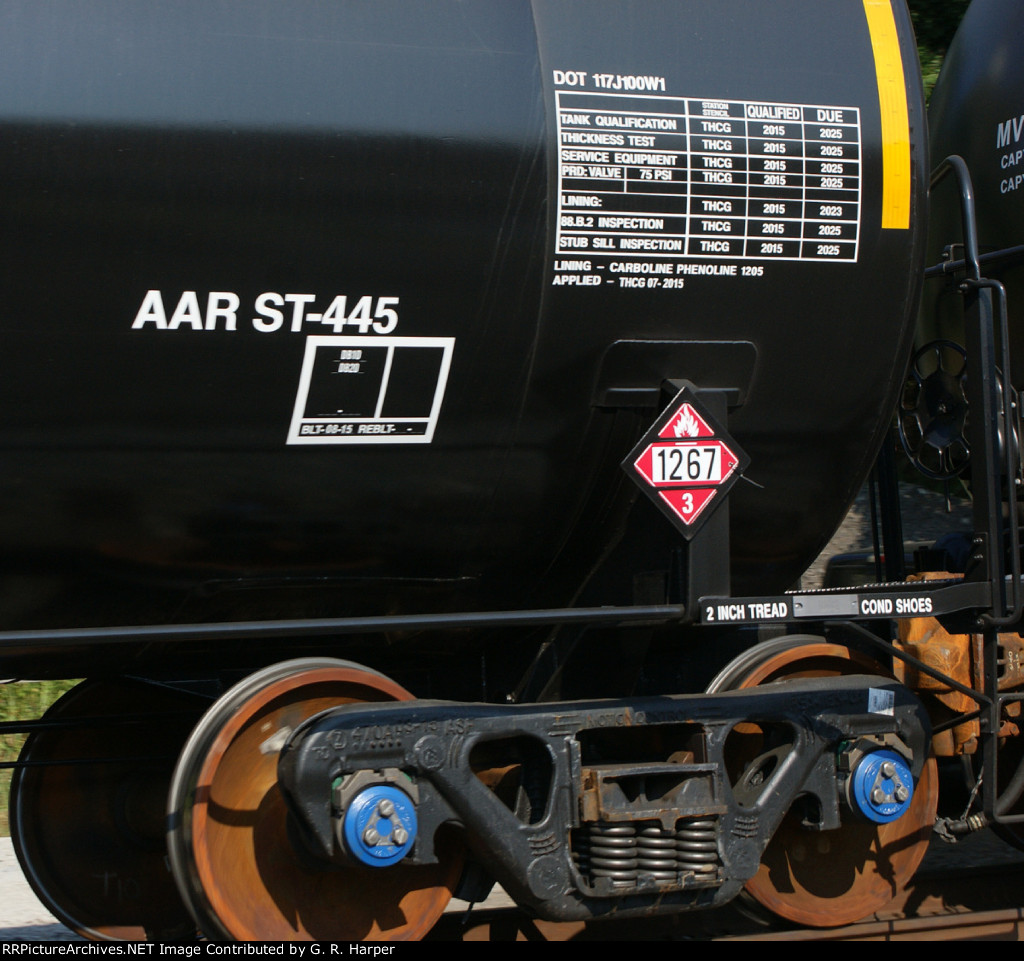 Brand new tank car marking on K08025 at Reusens Dam crossing