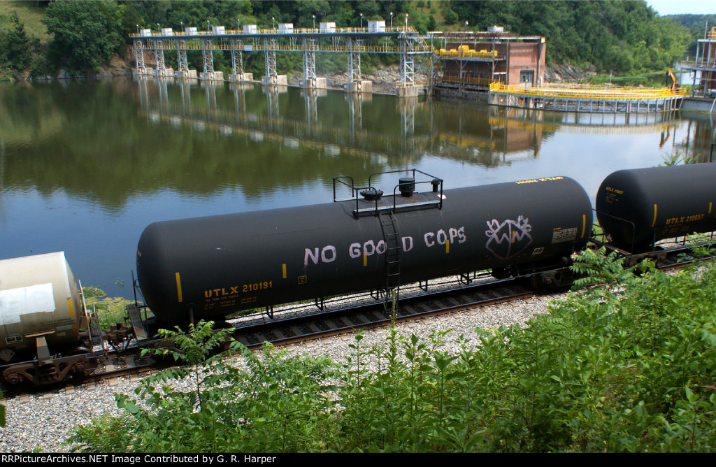 Anti-establishment graffiti on UTLX 210191. on empty (Iassume) ethanol train K60914