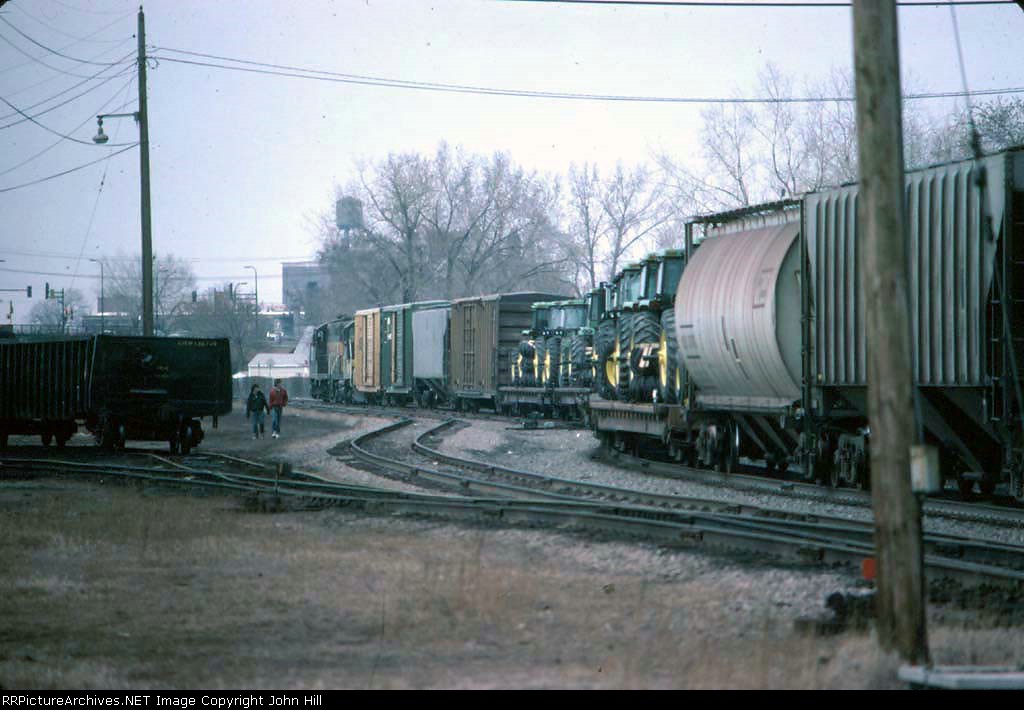 1329-03 Westbound C&NW freight on BN (Ex-GN) at Mpls Junction