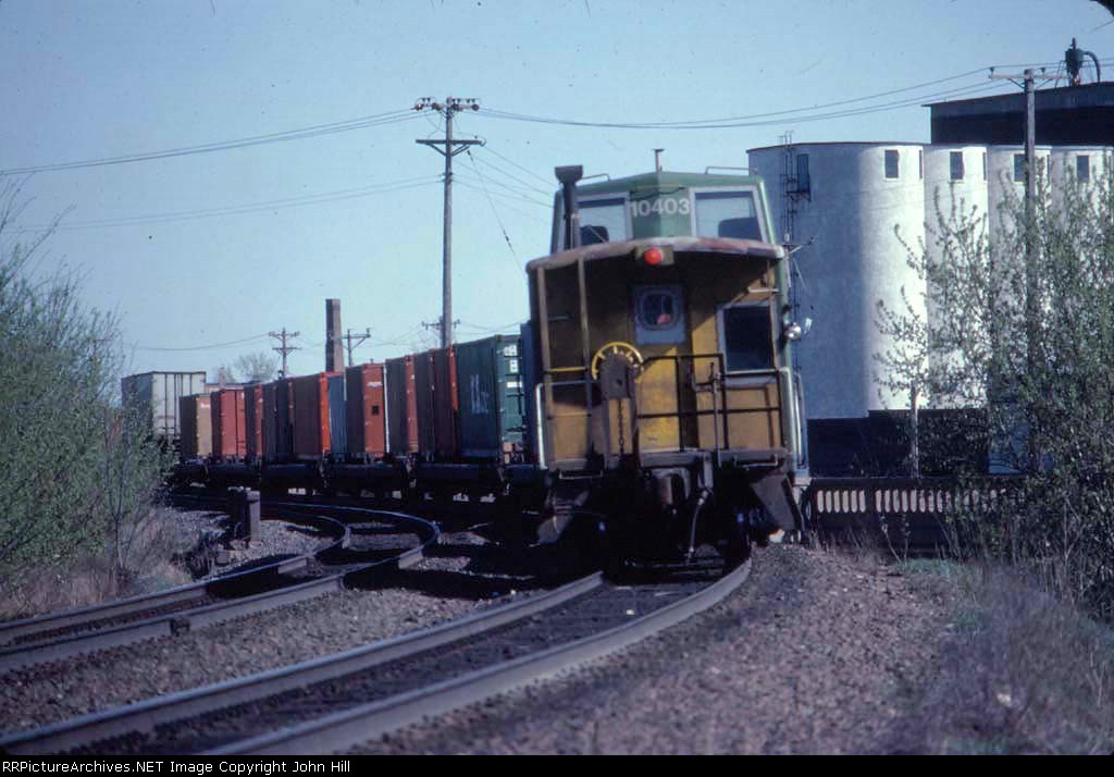 1332-15 Eastbound BN freight heading south from CTC University