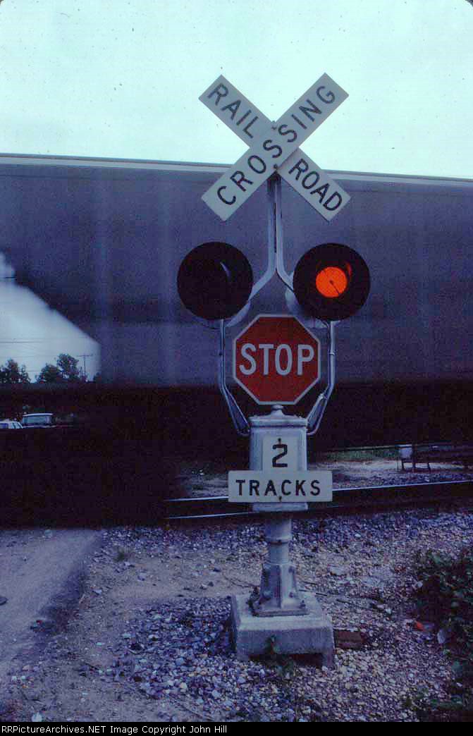 1339-08 Eastbound C&NW freight near I-35W