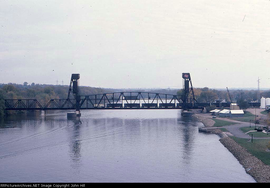 1382-22 Eastbound CNW coal train crosses MILW Mississippi River lift bridge