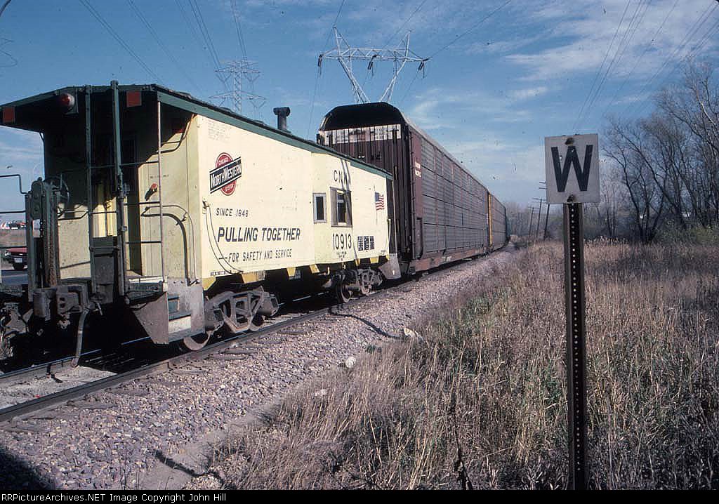 1383-20 Eastbound CNW freight