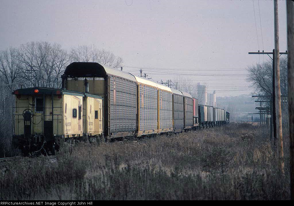 1386-25 Eastbound C&NW freight