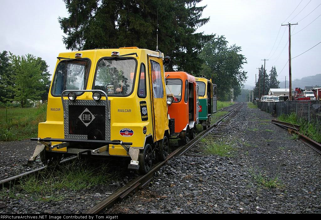 Motorcars waiting to begin the run