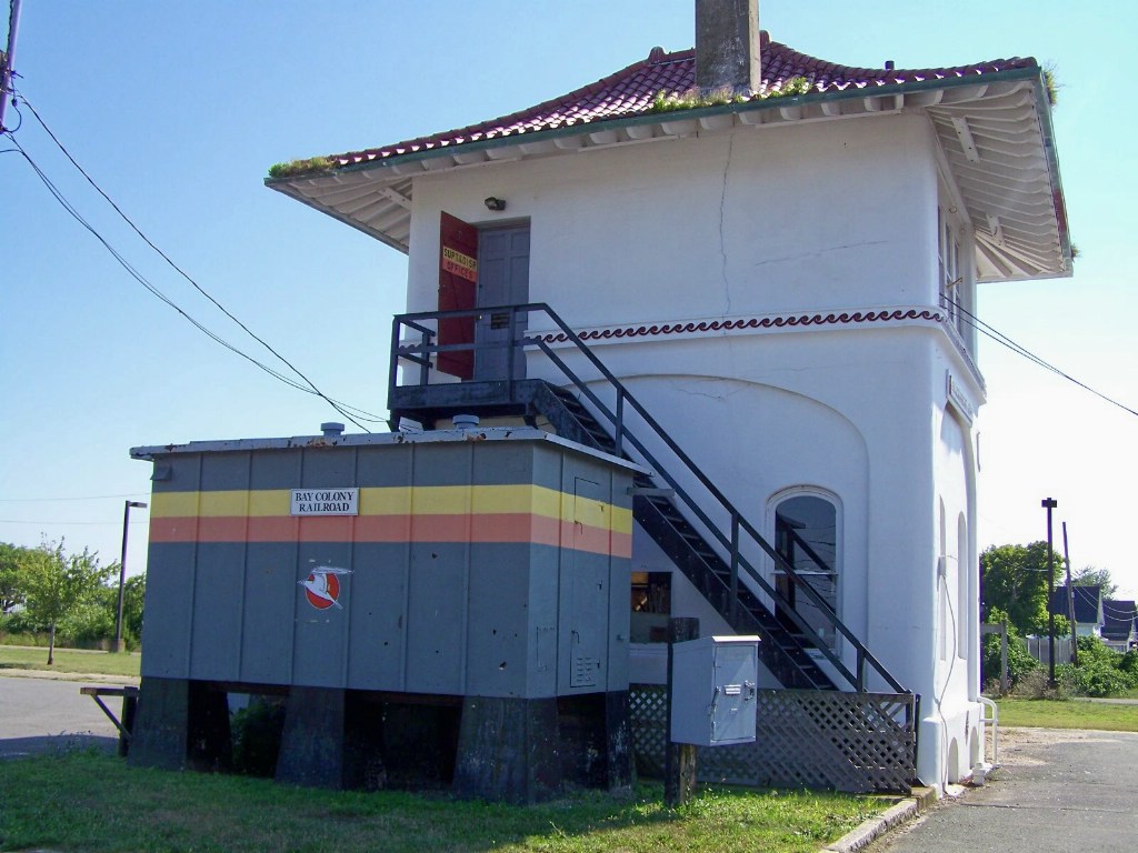 Bay Colony Signal House