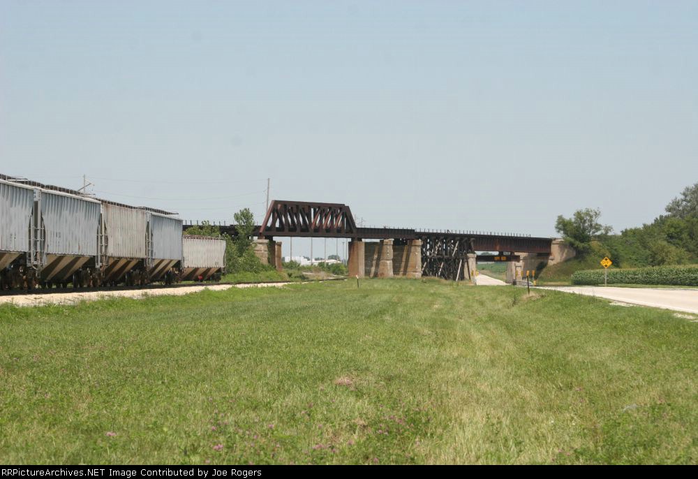 Milwaukee's functionally obsolete bridge over the CCC&StL and US-52