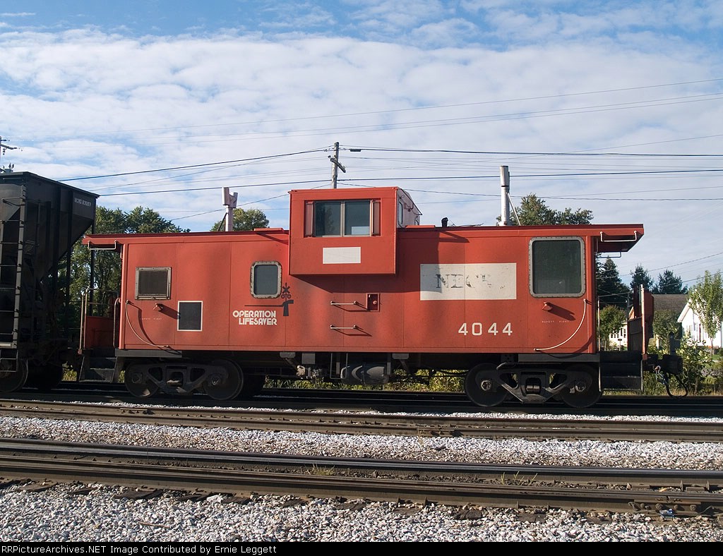 NECR 4044 at the rear of the chip train at 8:43am 