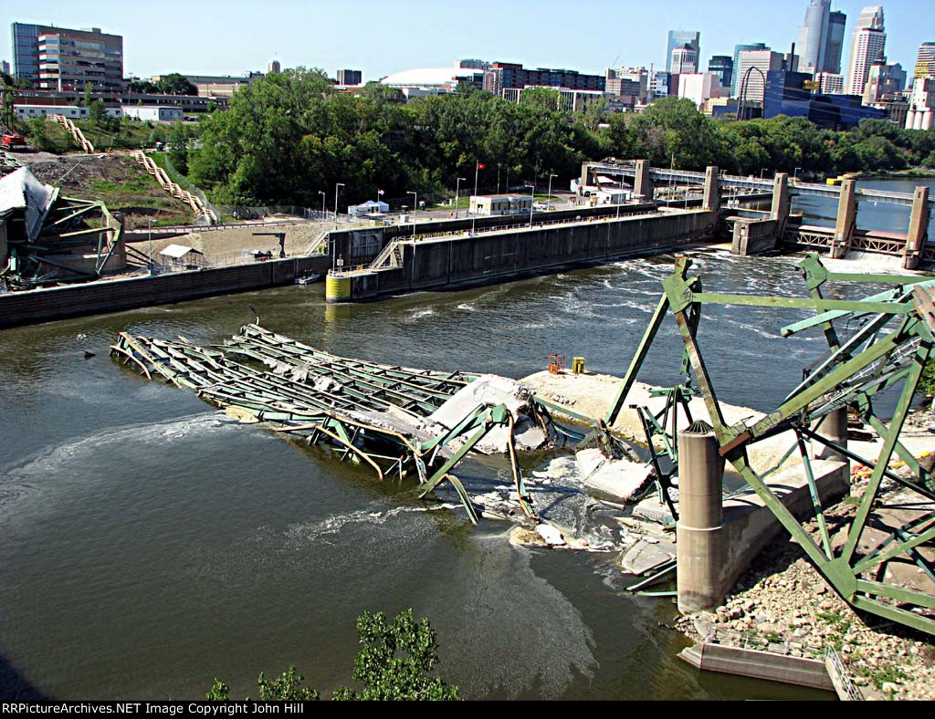 070903069 I-35W Bridge Collapse