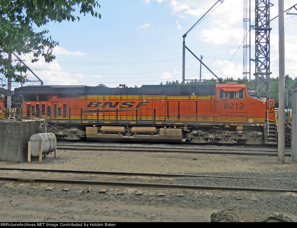 BNSF 8212