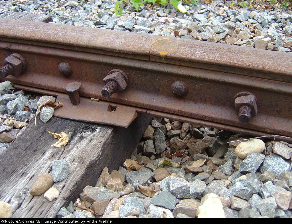 Depression in the ballast under a joint