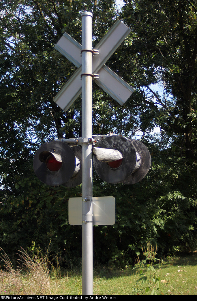 Westbound Irish Lane crossing signal, rear view