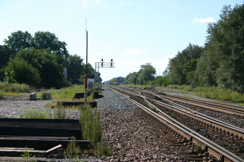 4 CSX eastbounds wait