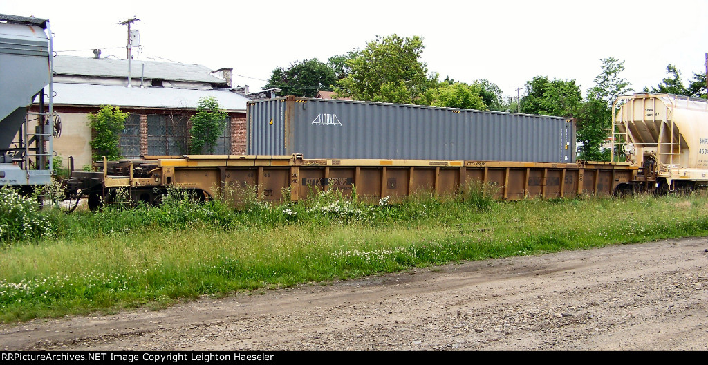 DTTX 656195 with container GATU 880164