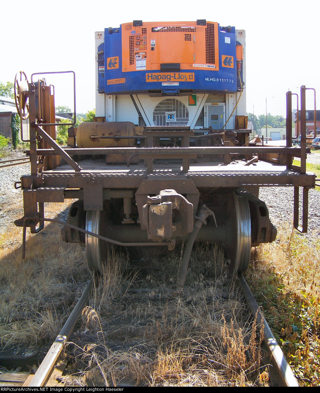 DTTX 747496 with refrigerated container TCLU 117648