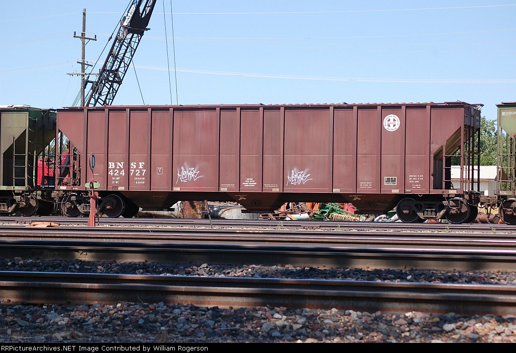 Burlington Northern Santa Fe Railway (BNSF) Covered Hopper No. 424727