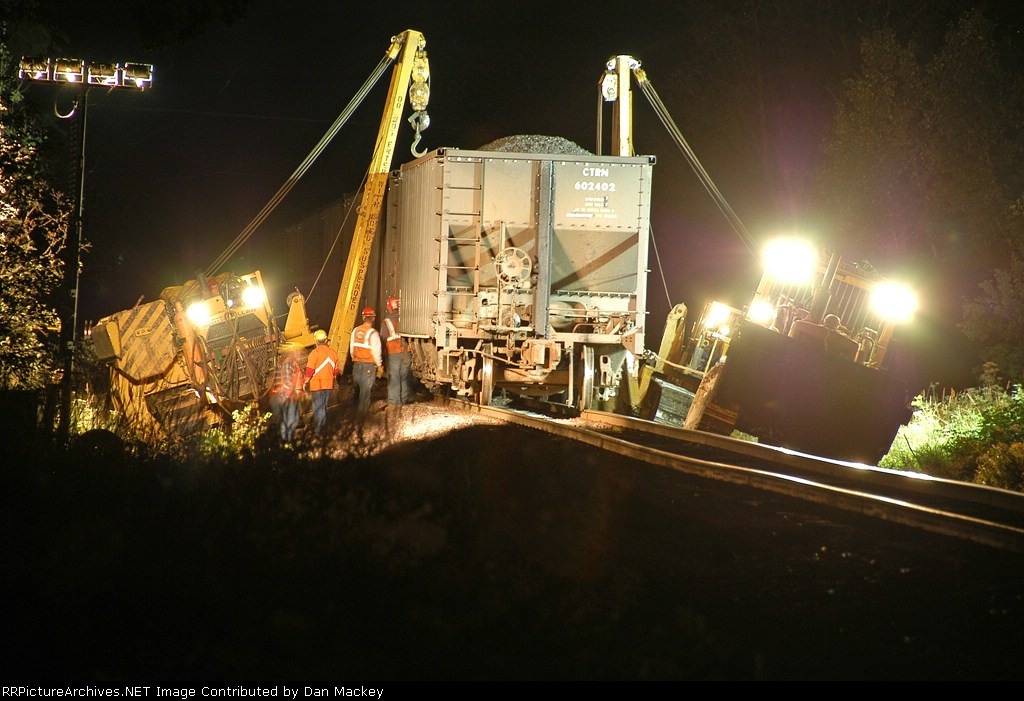 CTRN 602402 being rerailed