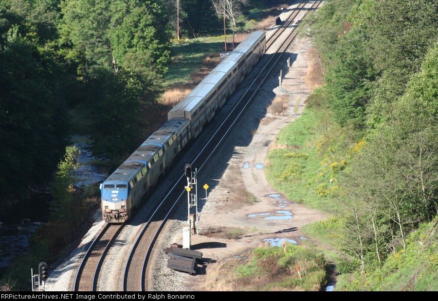 Amtraks Captiol, PO 30, is about to hit the curve on its eastward journey
