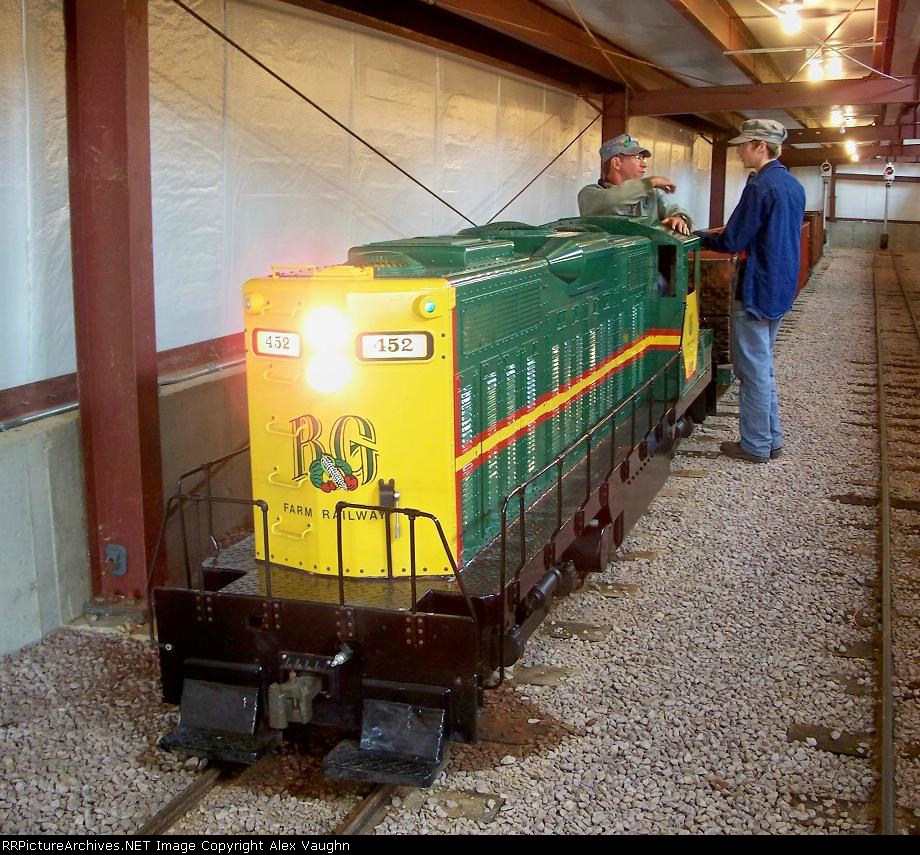 ATT&NW GP9 452 (exBell Gardens Farms Railway 452)