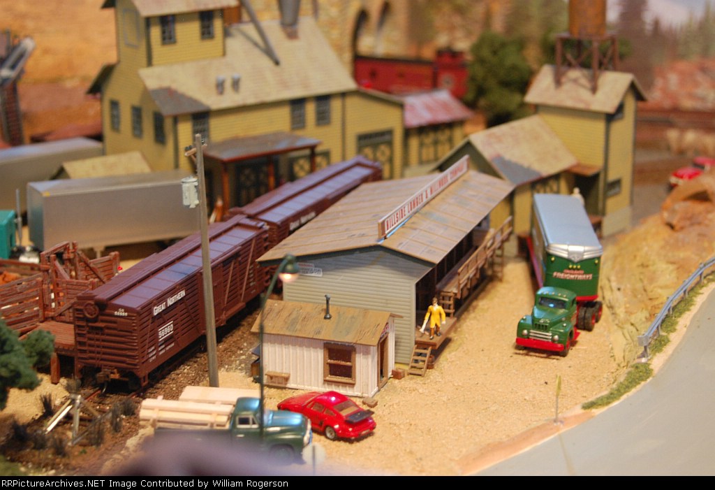 Cal Den Besten's Great Northern Railroad HO Layout - Image No. 27