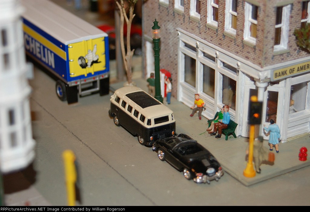 Cal Den Besten's Great Northern Railroad HO Layout - Image No. 39