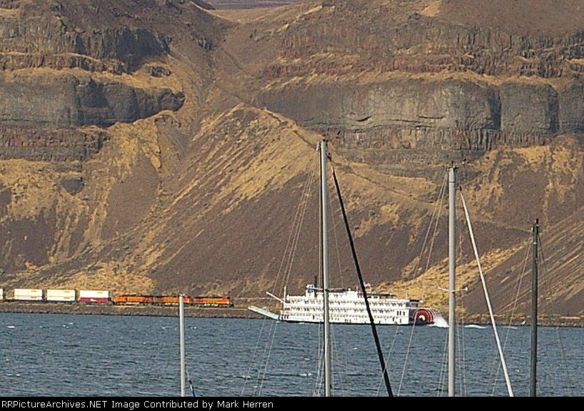 Paddlewheeler on the Columbia