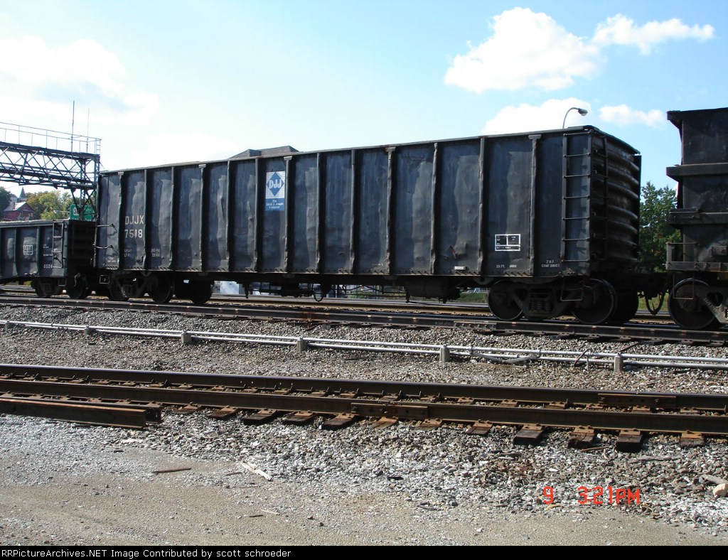 DJJX 7518 Gondola EB 