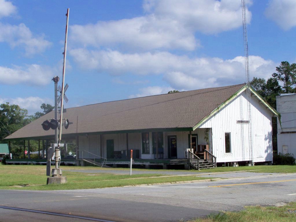 Once proud ACL Station in a town noted for making clay roofing tiles