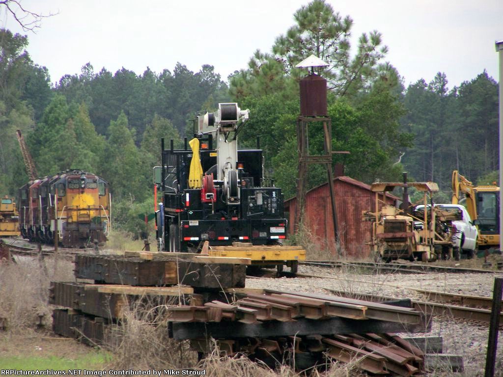 Around the Hampton & Branchville yard