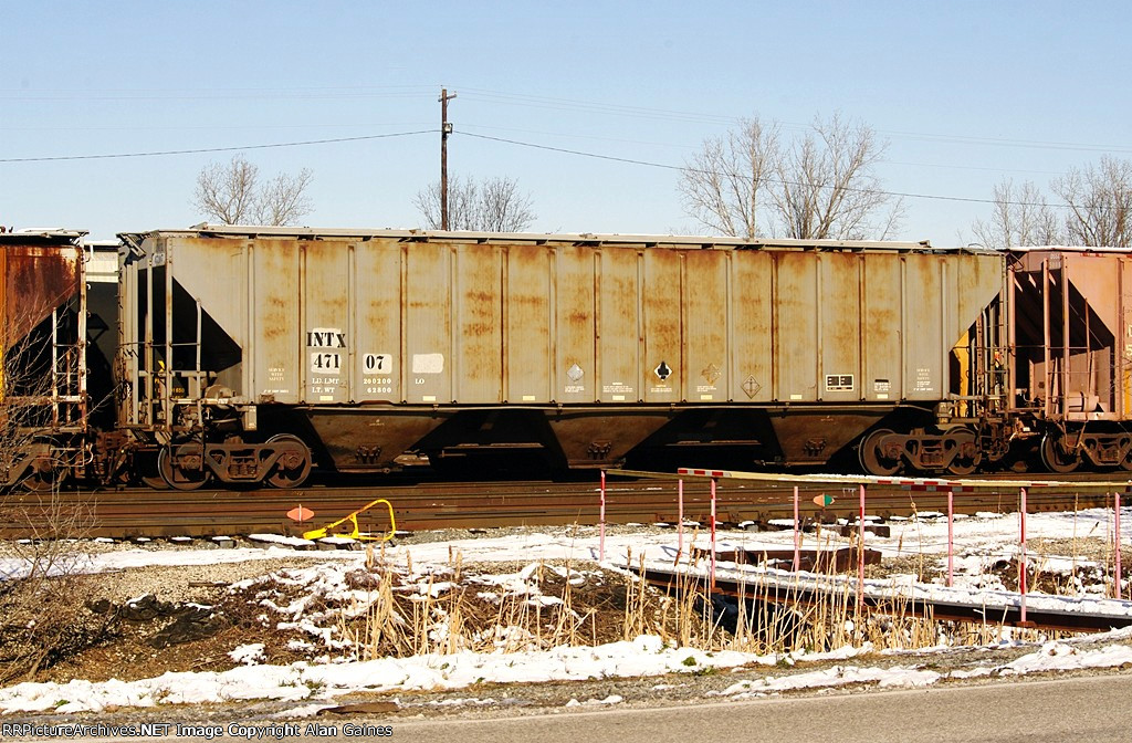 INTX Covered Hopper 47107