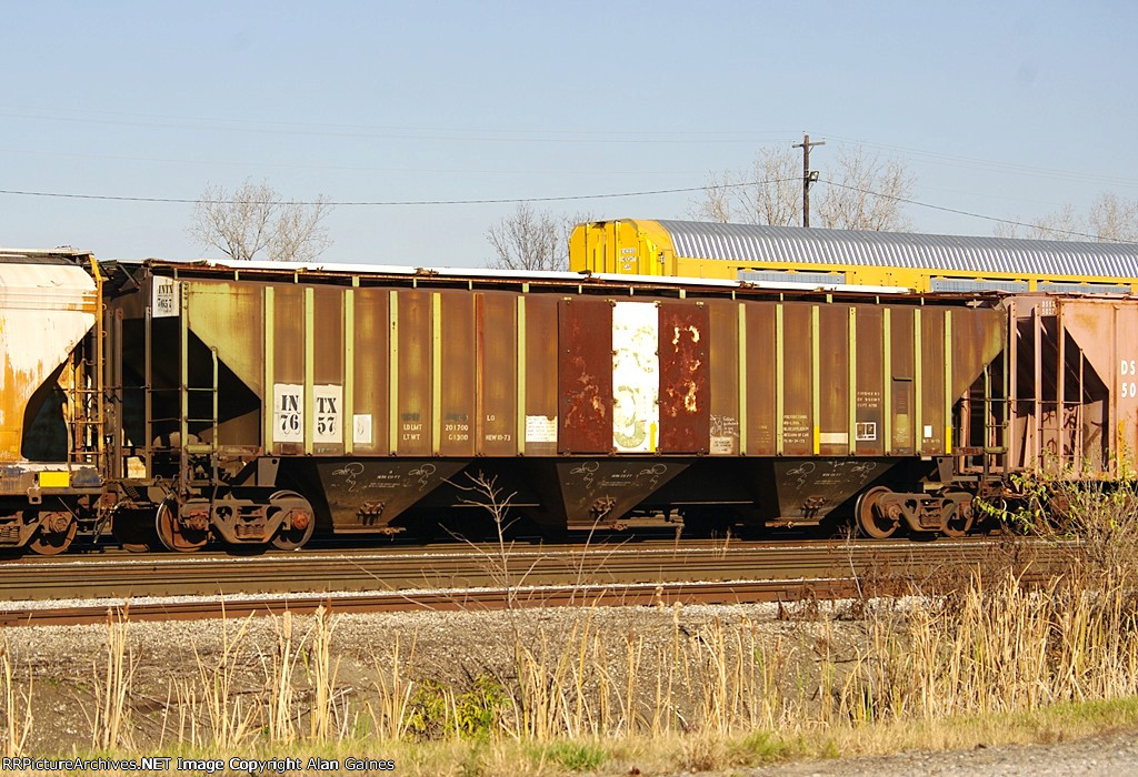 INTX Covered Hopper 7657