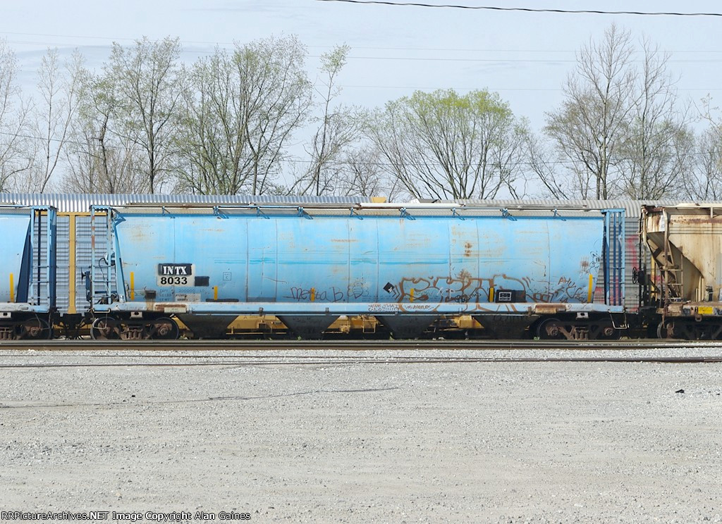 INTX Covered Hopper 8033