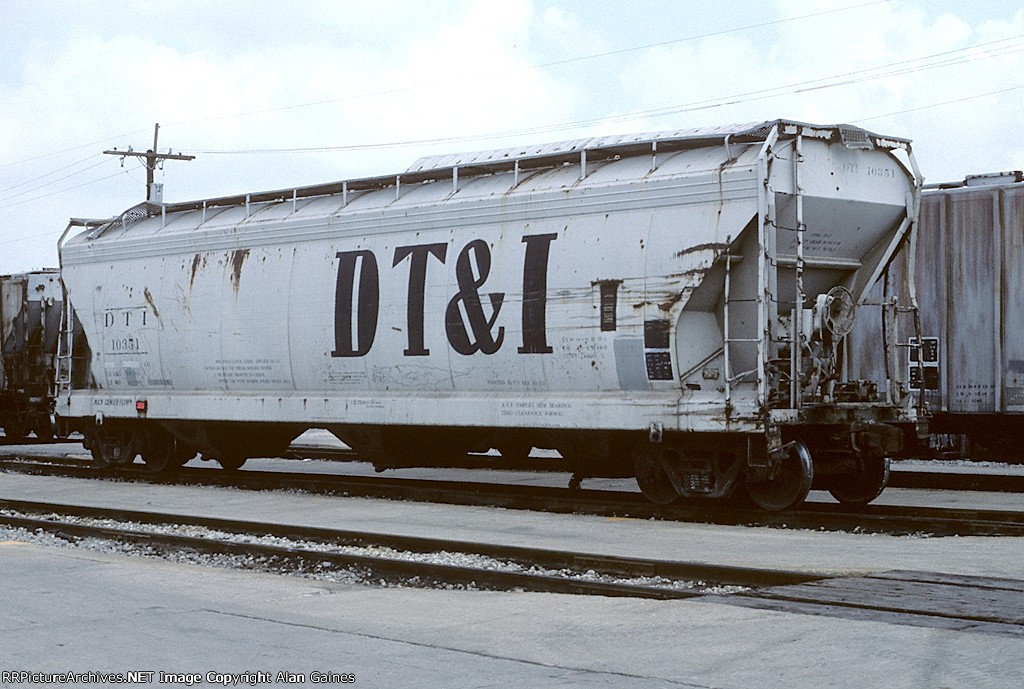 DT&I Covered Hopper 10351