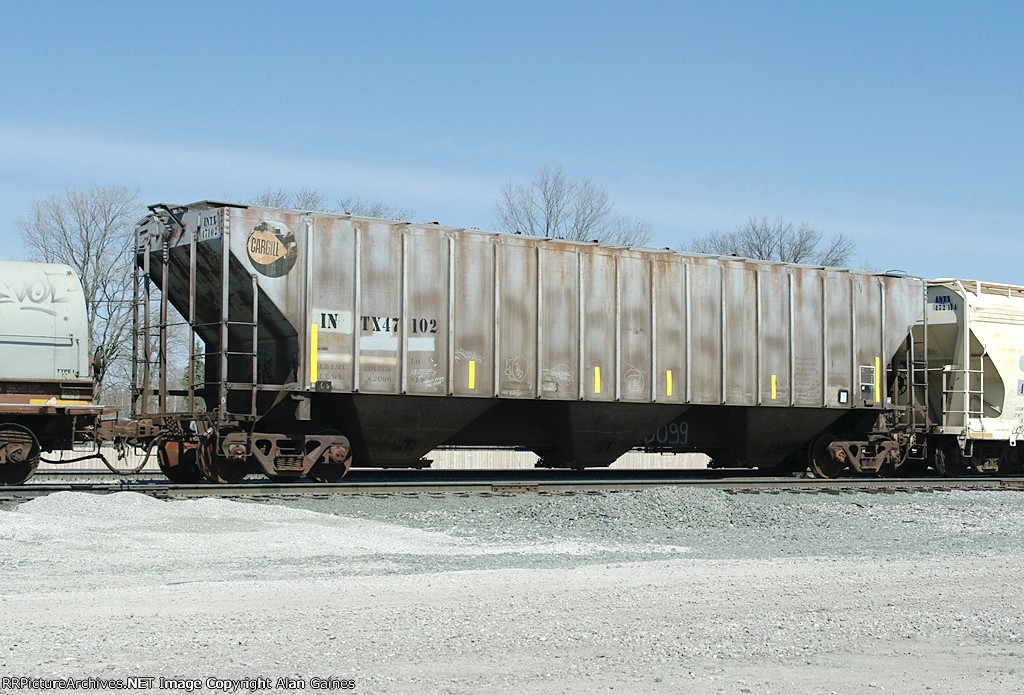 INTX Covered Hopper 47102