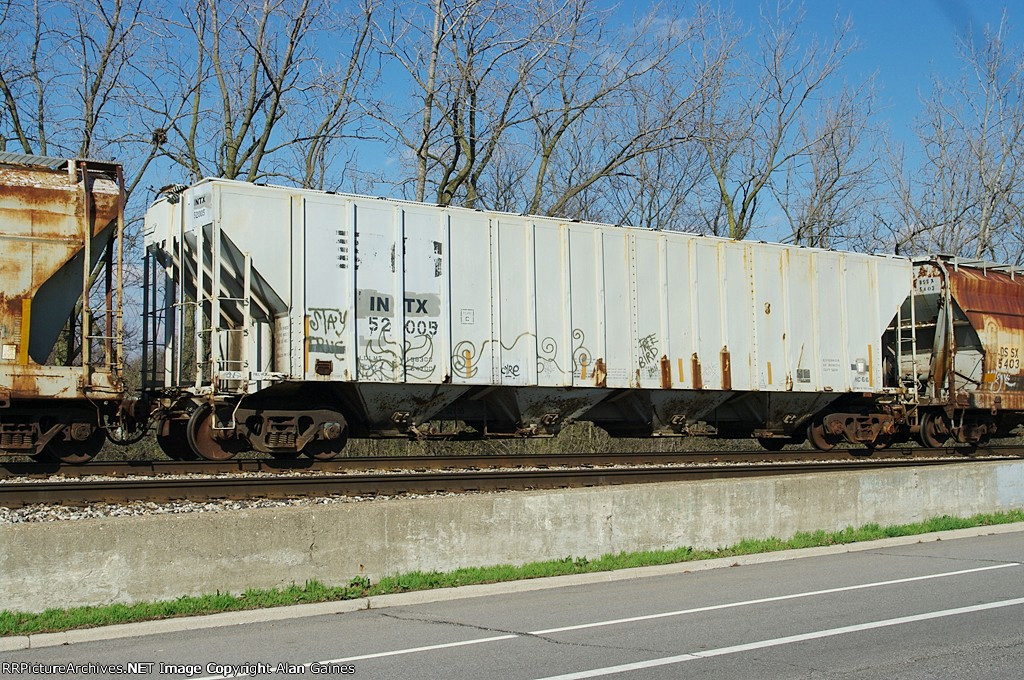 INTX Covered Hopper 52005