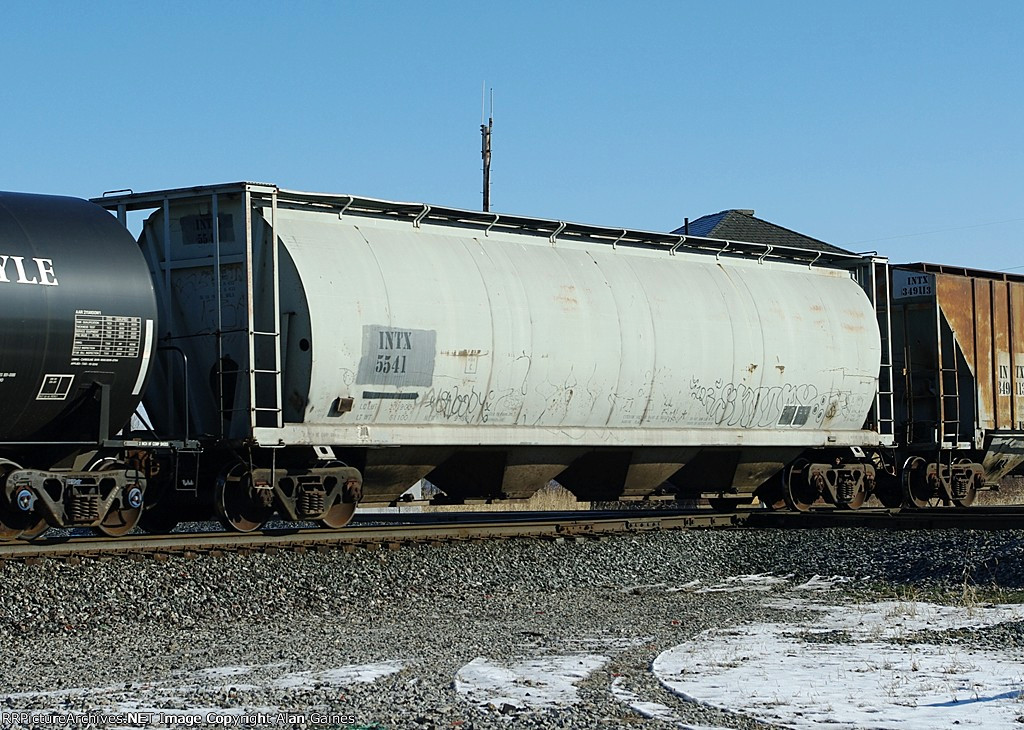 INTX Covered Hopper 5541