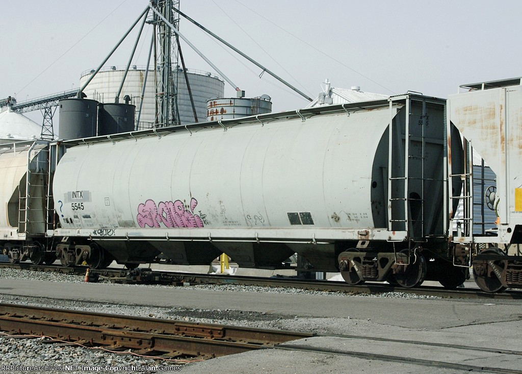 INTX Covered Hopper 5545