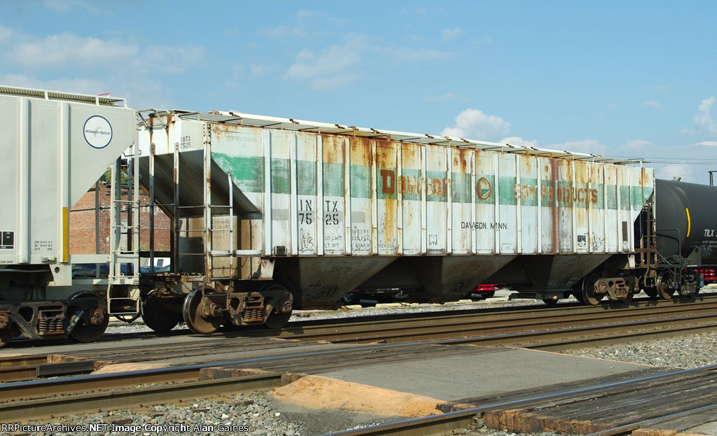 INTX Covered Hopper 7525