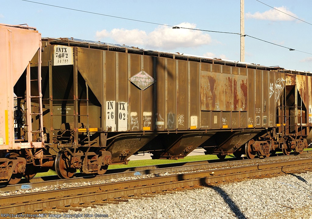 INTX Covered Hopper 7602