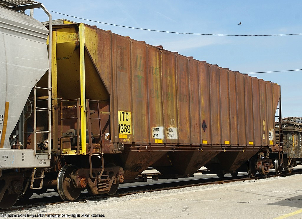 ITC Covered Hopper 1669