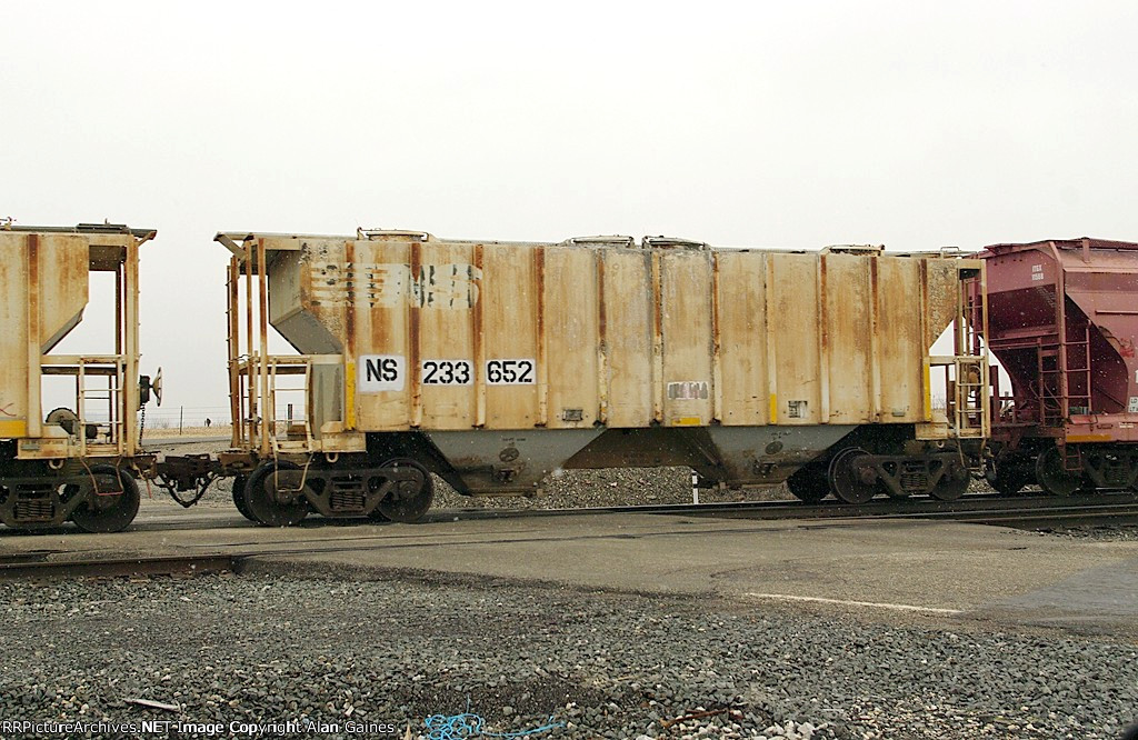 NS Covered Hopper 233652