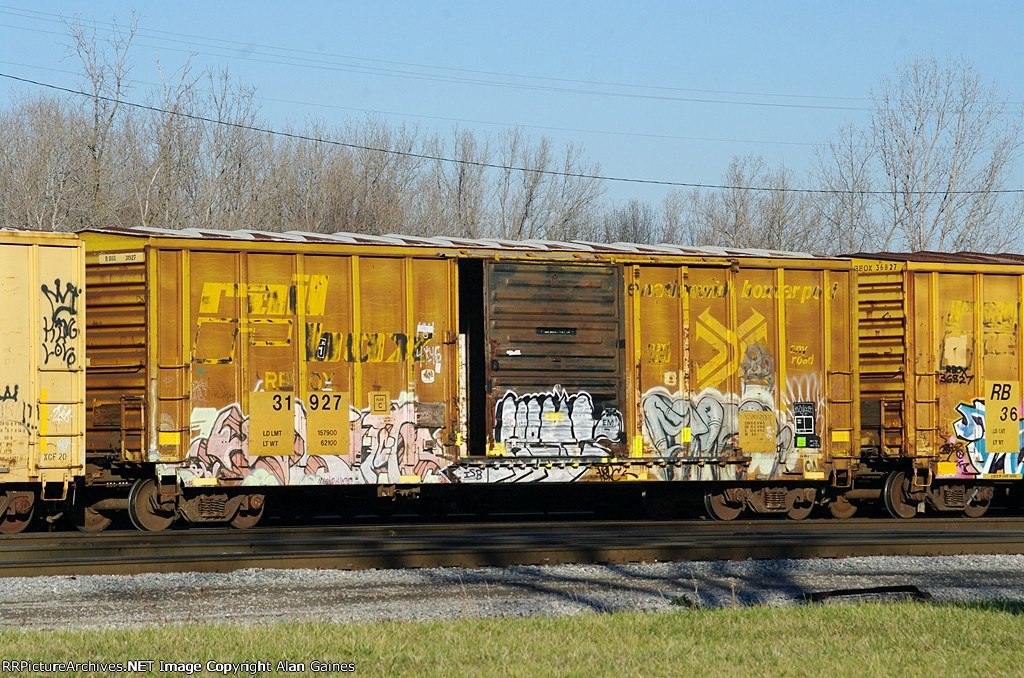RBOX Box Car 31927