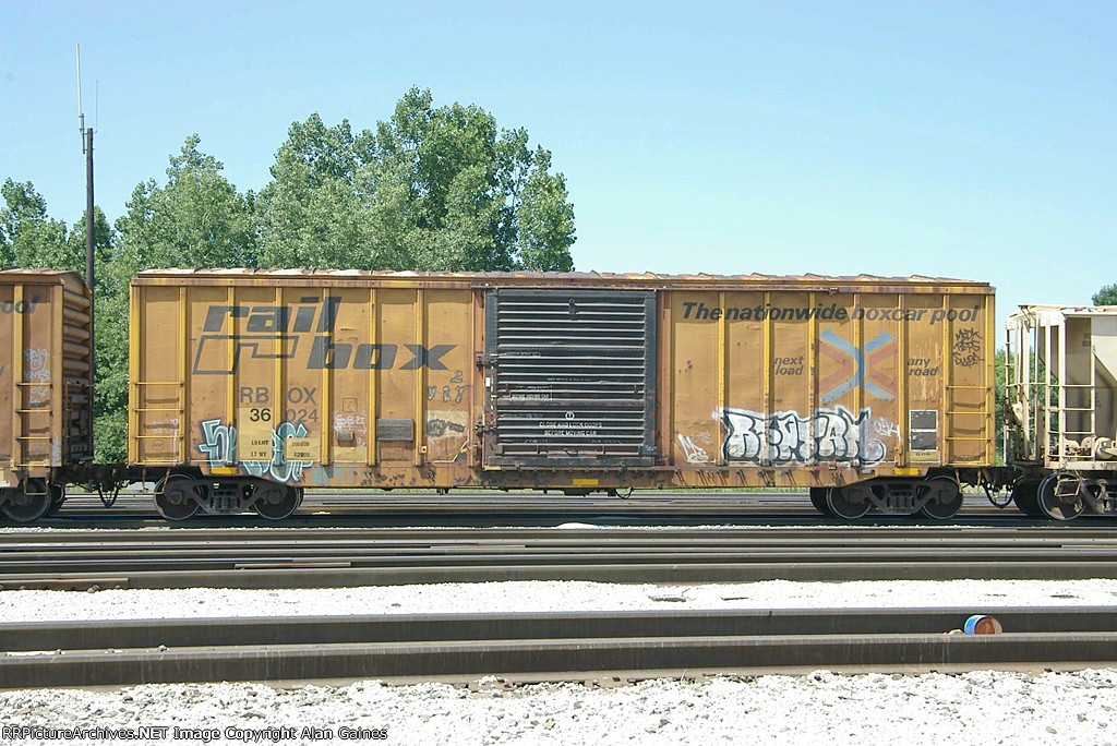 RBOX Box Car 36024