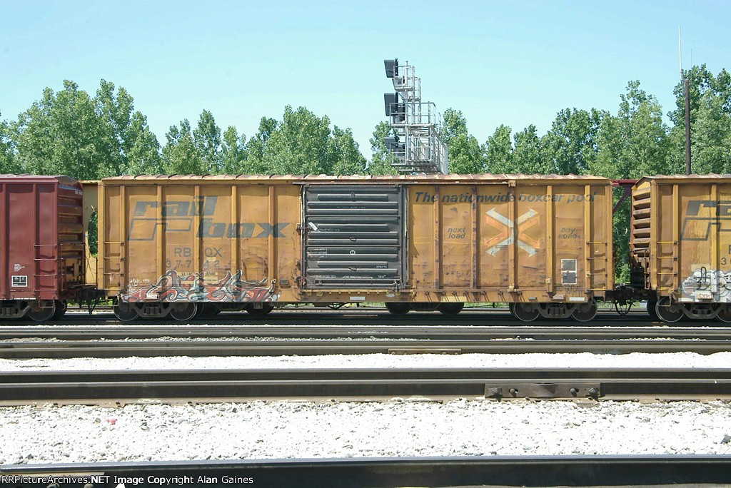 RBOX Box Car 37742