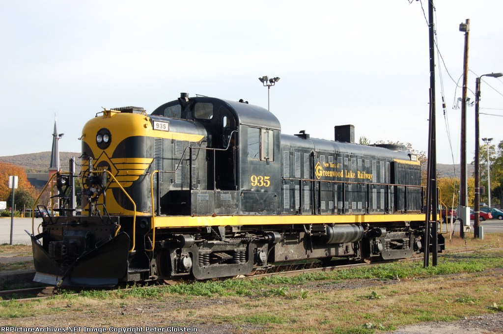 NY&GL other engine on the lead off the turntable